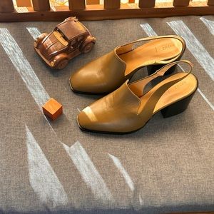 Olive color Sling back heels 🟢